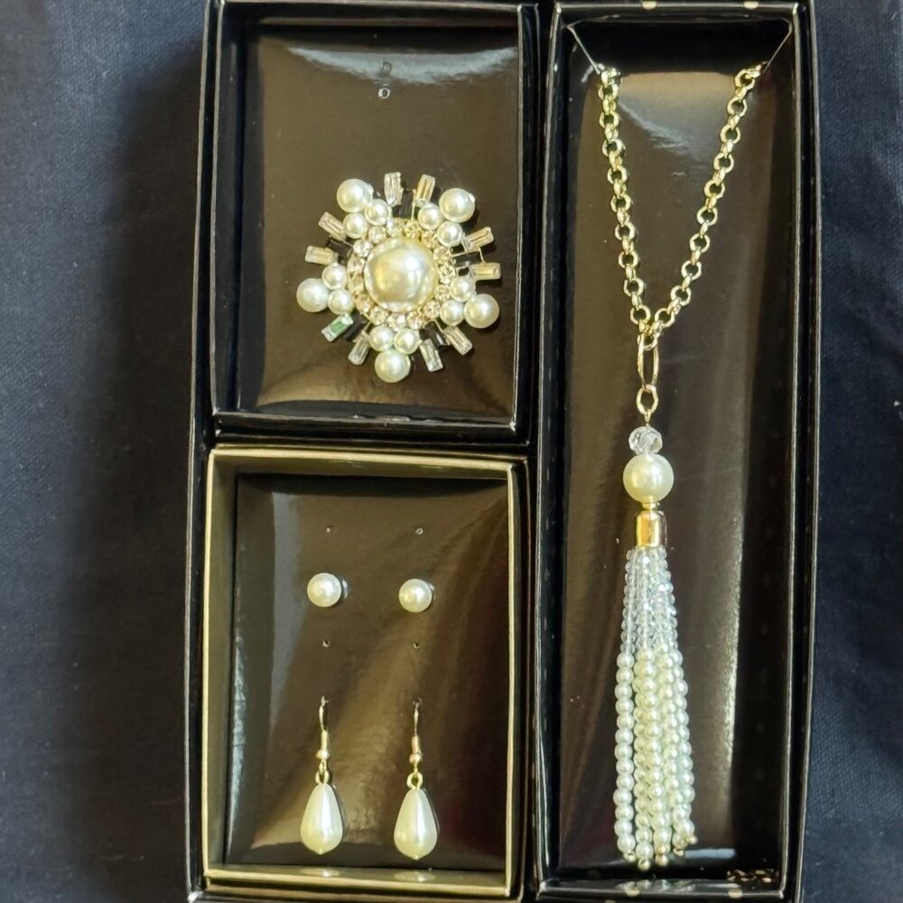 Faux Pearl  Jewelry Set Broach Necklace Earrings W/Clear Gemstones In Gift Box